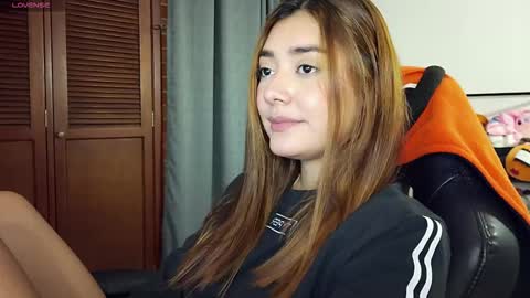 Snapshot of lilith_cruzz chatting on 10-23-25, 05:07 Lilith online show from 10-23-25, 05:07