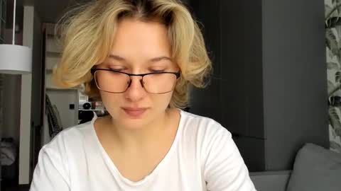 Snapshot of lilith_lutherlow chatting on 01-07-26, 01:24 lilith online show from 01-07-26, 01:24