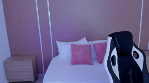 L I L I  online show from 02-13-26, 07:21