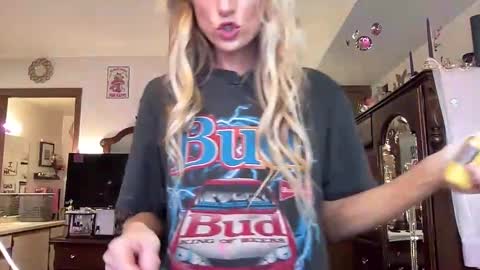 Snapshot of lilithohfish chatting on 05-17-26, 08:05 Lilithohfish online show from 05-17-26, 08:05