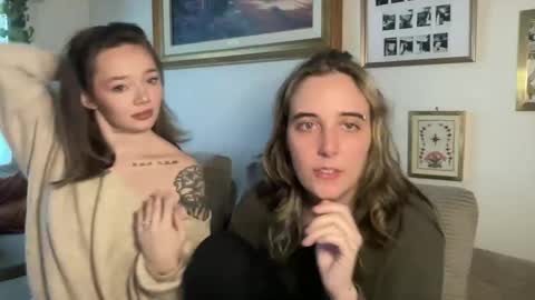 Snapshot of lill_daddysgirl chatting on 01-13-26, 06:02 lilldaddysgirl online show from 01-13-26, 06:02