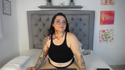 Snapshot of lillebbw_sweet chatting on 02-04-25, 11:49 lille online show from 02-04-25, 11:49