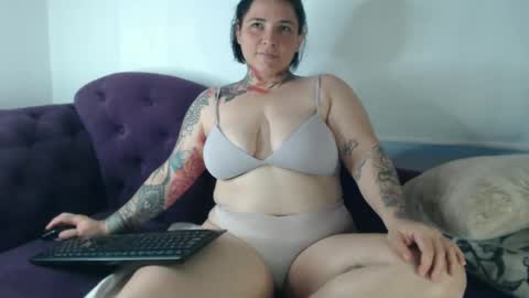 Snapshot of lillebbw_sweet chatting on 10-03-25, 07:44 lille online show from 10-03-25, 07:44