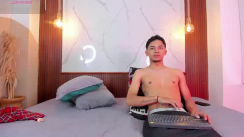 lillian_lee1 online show from 05-21-26, 05:42