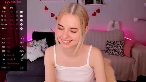 Lillian online show from 12-05-25, 12:03