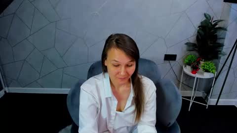 lillian_white1 online show from 12-18-24, 11:34