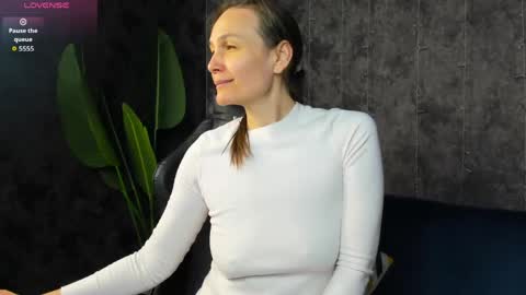 lillian_white1 online show from 04-16-26, 01:06