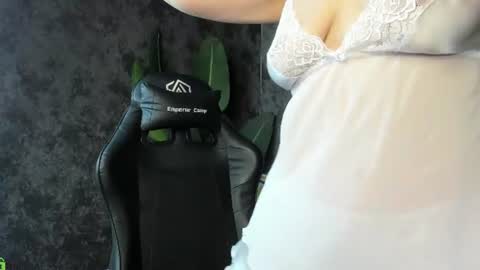 lillian_white1 online show from 07-13-26, 12:57