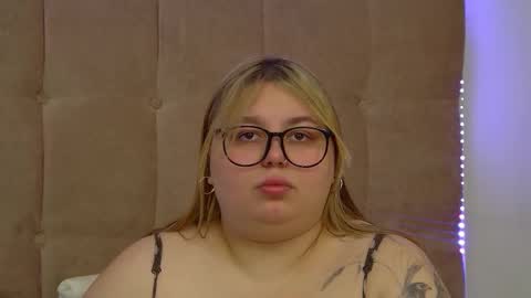 LillianHaig online show from 11-26-25, 07:04