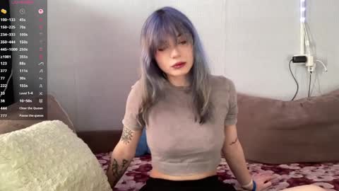 Amelia online show from 04-18-26, 12:20