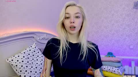 Snapshot of lillimooore chatting on 01-23-25, 11:58 LilliMoore online show from 01-23-25, 11:58