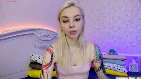 Snapshot of lillimooore chatting on 01-29-25, 12:12 LilliMoore online show from 01-29-25, 12:12