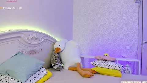 Snapshot of lillimooore chatting on 03-06-25, 03:24 LilliMoore online show from 03-06-25, 03:24