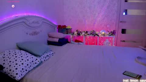 Snapshot of lillimooore chatting on 09-08-25, 11:48 LilliMoore online show from 09-08-25, 11:48