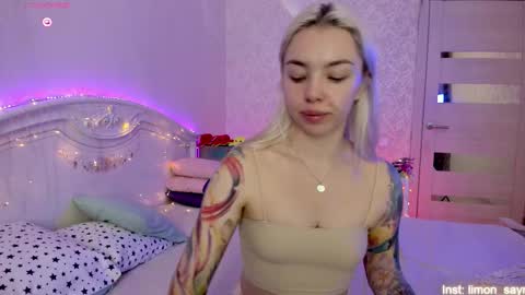 Snapshot of lillimooore chatting on 09-16-25, 12:00 LilliMoore online show from 09-16-25, 12:00