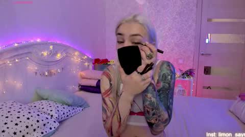 Snapshot of lillimooore chatting on 09-17-25, 01:29 LilliMoore online show from 09-17-25, 01:29