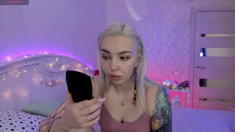 Snapshot of lillimooore chatting on 09-18-25, 11:40 LilliMoore online show from 09-18-25, 11:40