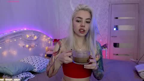 Snapshot of lillimooore chatting on 09-27-25, 11:54 LilliMoore online show from 09-27-25, 11:54