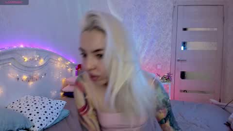 Snapshot of lillimooore chatting on 09-29-25, 11:20 LilliMoore online show from 09-29-25, 11:20