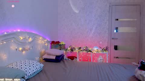 Snapshot of lillimooore chatting on 10-02-25, 11:45 LilliMoore online show from 10-02-25, 11:45