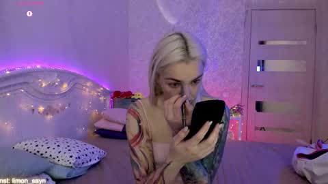 Snapshot of lillimooore chatting on 10-05-25, 11:35 LilliMoore online show from 10-05-25, 11:35