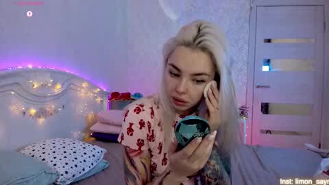 Snapshot of lillimooore chatting on 10-09-25, 11:47 LilliMoore online show from 10-09-25, 11:47