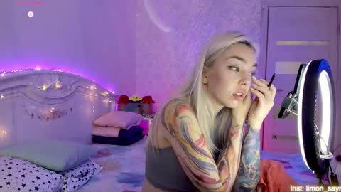 Snapshot of lillimooore chatting on 10-13-25, 12:32 LilliMoore online show from 10-13-25, 12:32