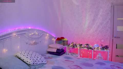 LilliMoore online show from 11-08-25, 02:45