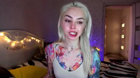 LilliMoore online show from 06-18-26, 06:02