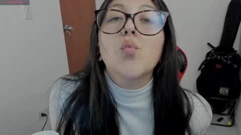 Snapshot of lillith_777 chatting on 10-02-25, 02:18 lillith_777 online show from 10-02-25, 02:18