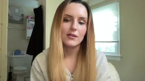 Snapshot of lilly_adams88 chatting on 06-21-26, 11:18 lilly_adams88 online show from 06-21-26, 11:18