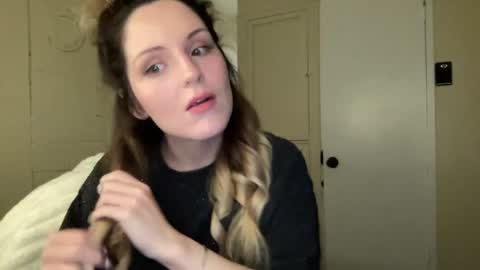 Snapshot of lilly_adams88 chatting on 06-28-26, 01:22 lilly_adams88 online show from 06-28-26, 01:22