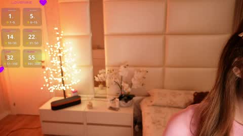 Lilly Colins online show from 04-16-26, 07:58