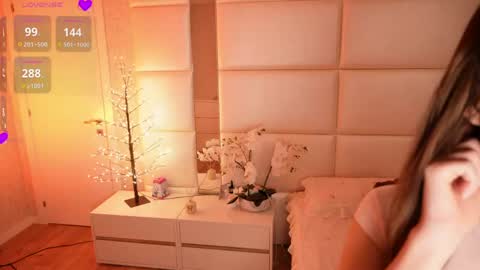 Lilly Colins online show from 05-18-26, 07:52