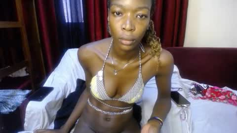 Snapshot of lilly_freak chatting on 09-30-25, 07:13 Des online show from 09-30-25, 07:13