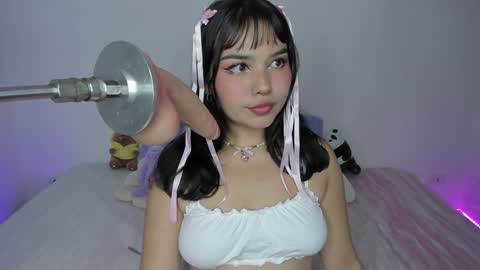 Snapshot of lilly_kinky chatting on 12-06-24, 11:25 Lilly online show from 12-06-24, 11:25