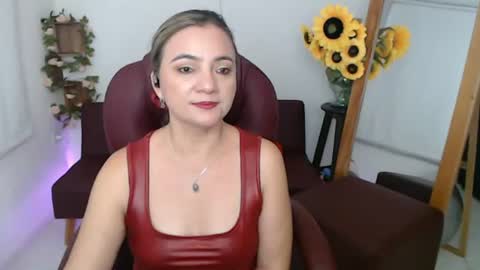 Snapshot of lilly_milf chatting on 06-24-26, 05:23 Lilly online show from 06-24-26, 05:23