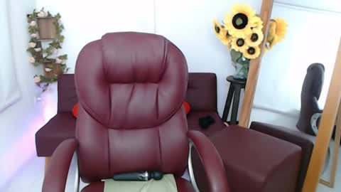 Snapshot of lilly_milf chatting on 07-01-26, 04:07 Lilly online show from 07-01-26, 04:07