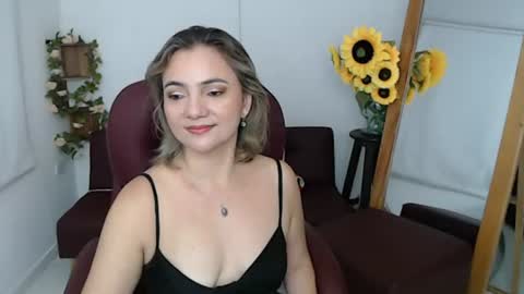 Snapshot of lilly_milf chatting on 07-17-26, 03:50 Lilly online show from 07-17-26, 03:50