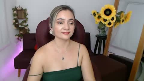 Snapshot of lilly_milf chatting on 07-20-26, 03:36 Lilly online show from 07-20-26, 03:36
