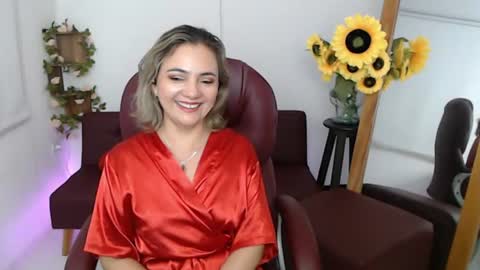 Snapshot of lilly_milf chatting on 07-23-26, 03:32 Lilly online show from 07-23-26, 03:32