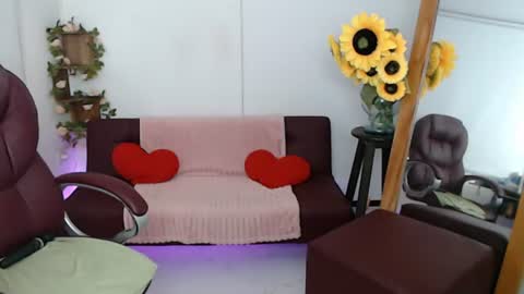 Snapshot of lilly_milf chatting on 07-24-26, 07:56 Lilly online show from 07-24-26, 07:56