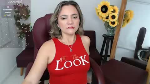 Snapshot of lilly_milf chatting on 07-28-26, 02:35 Lilly online show from 07-28-26, 02:35