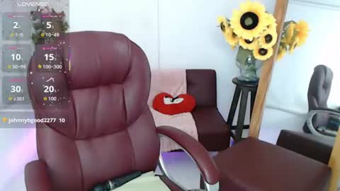 Snapshot of lilly_milf chatting on 07-28-26, 05:12 Lilly online show from 07-28-26, 05:12
