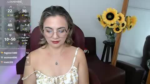 Snapshot of lilly_milf chatting on 07-31-26, 10:20 Lilly online show from 07-31-26, 10:20