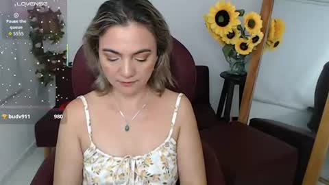 Snapshot of lilly_milf chatting on 08-06-26, 02:52 Lilly online show from 08-06-26, 02:52
