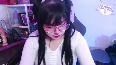 Snapshot of lilomoon69 chatting on 12-31-24, 02:19 Lilo online show from 12-31-24, 02:19