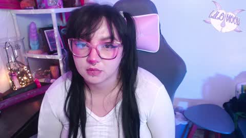 Snapshot of lilomoon69 chatting on 12-31-24, 05:22 Lilo online show from 12-31-24, 05:22