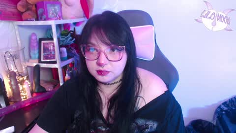 Snapshot of lilomoon69 chatting on 01-12-25, 04:00 Lilo online show from 01-12-25, 04:00