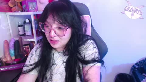 Snapshot of lilomoon69 chatting on 01-14-25, 06:34 Lilo online show from 01-14-25, 06:34